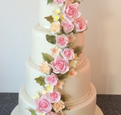 4 tier full rose casade .JPG